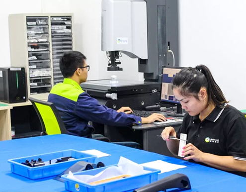 Derun BT Mold team checking parts and measuring components in the inspection room